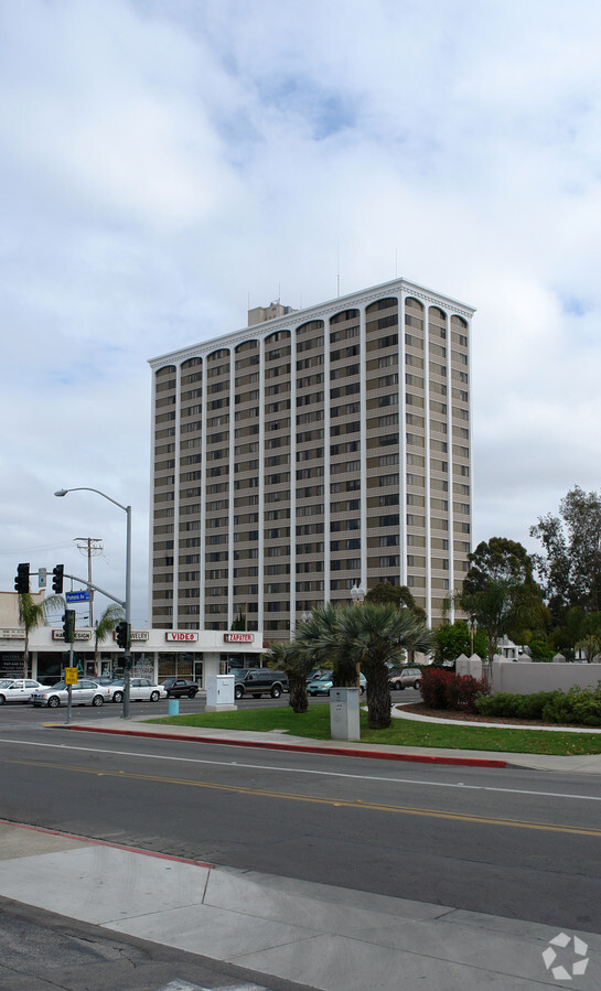 Tower on 19th - Tower on 19th Apartments