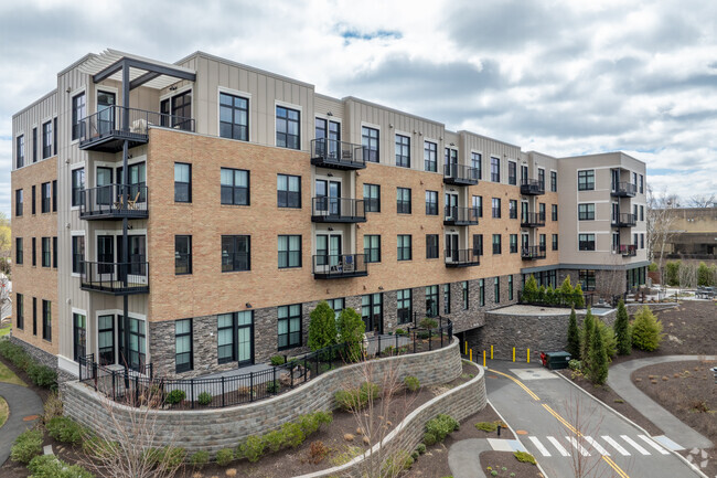 Building Photo - Waterstone On High Ridge Rental