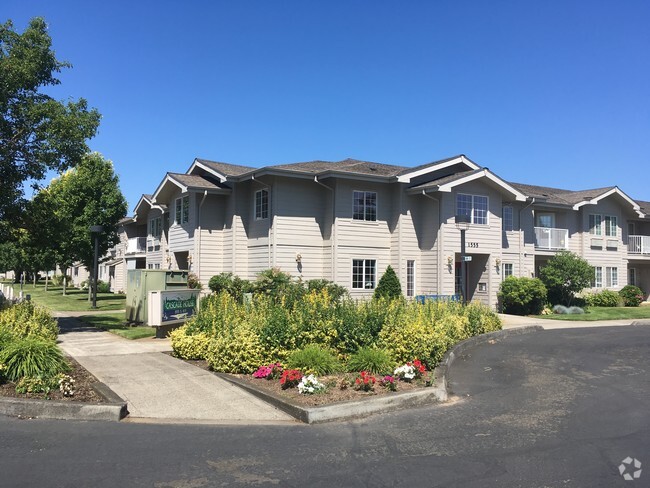 Building Photo - Cascade House at Hope Village Rental