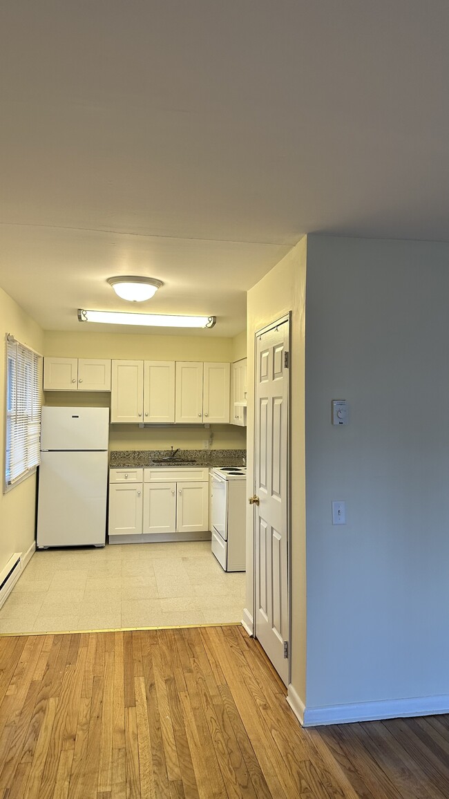 Building Photo - Poplar Village Rental