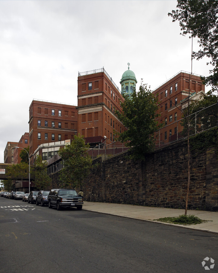 Photo - Findlay Teller Apartments