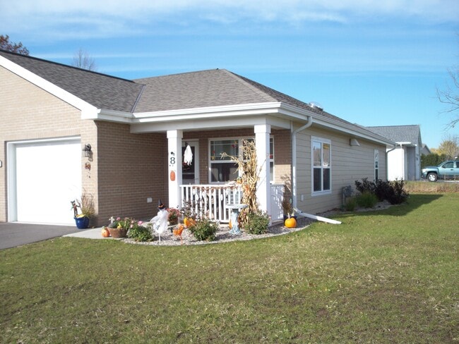 Building Photo - Buchanan Cottages Rental