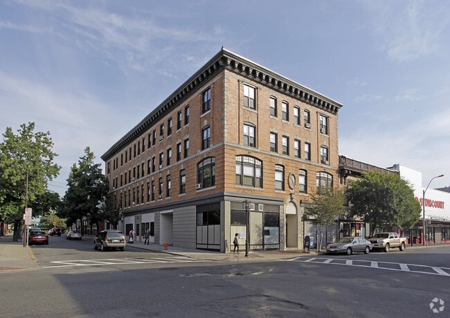 Building Photo - Chelsea Square Apartments