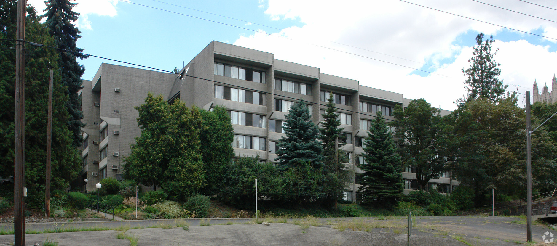 Canterbury Court - Canterbury Court Apartments