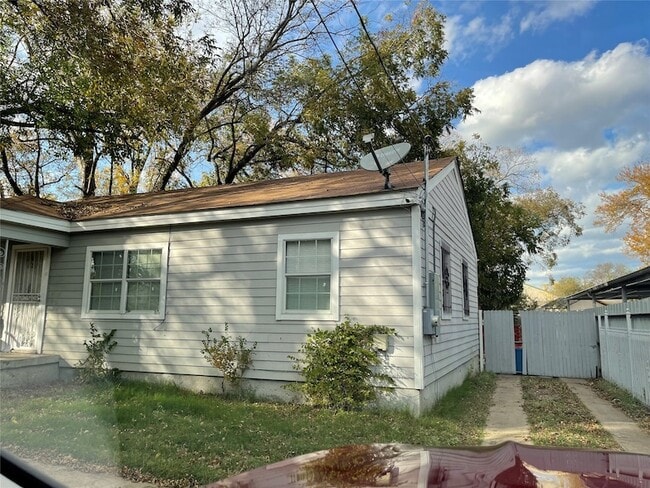 Photo - 3206 Kellogg Ave Rental