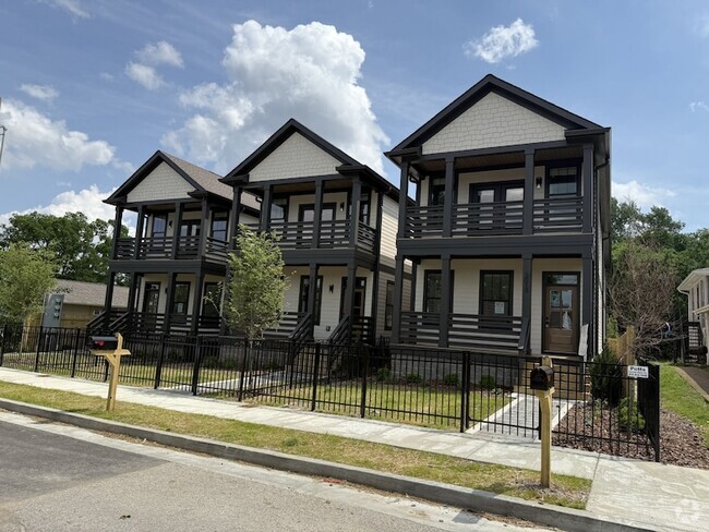 Building Photo - 3013 Batavia St Rental