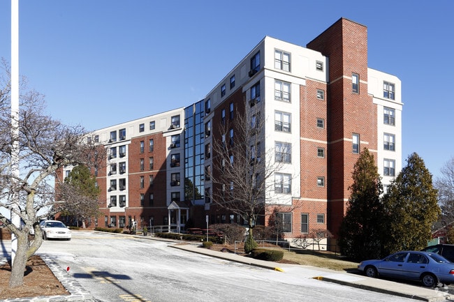 Primary Photo - Admiral's Tower Co-op Rental