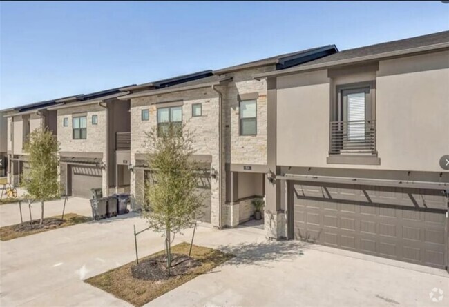 Building Photo - 3328 Papa Bear Dr Rental
