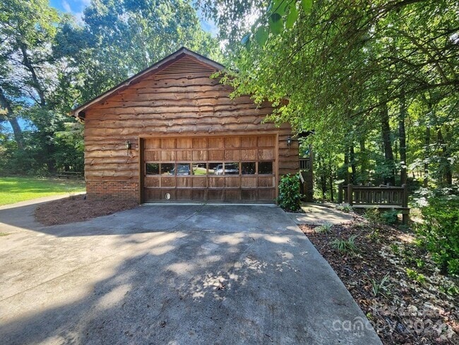 Building Photo - 9000 Oakridge Dr Rental