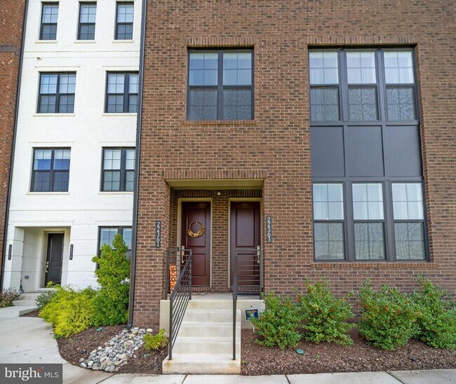 22363 Roanoke Rise Terrace Condo Ashburn, Virginia 1 unit available