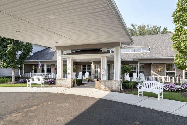 Pine Ridge of Plumbrook Senior Living - Pine Ridge of Plumbrook Senior Living Apartments