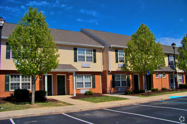 Building Photo - Greenbrier Courts Apartments