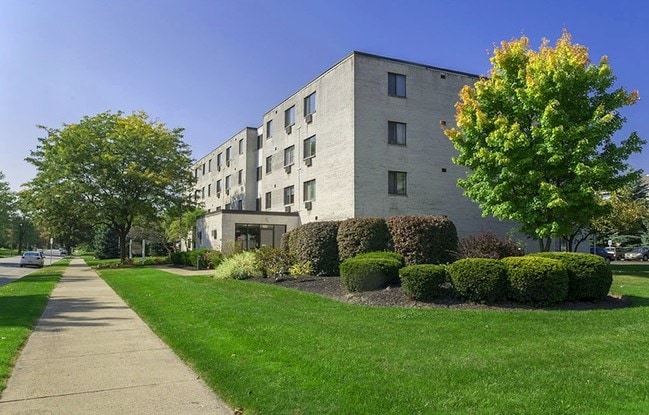 Building Photo - Sebring Manor Rental
