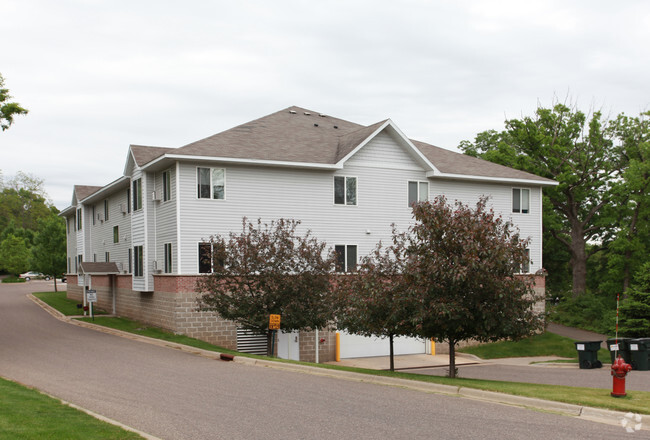 Building Photo - Willow River Apartments