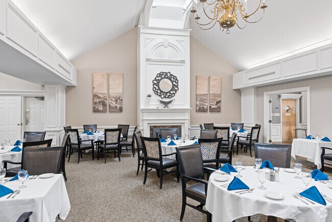 Dining Room - The Fountains at Millbrook Apartments