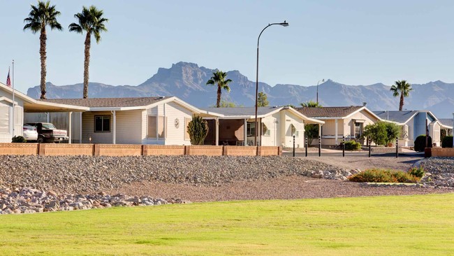 Primary Photo - La Casa Blanca Apartments