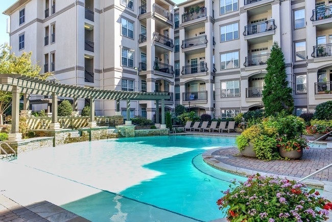 Avana Uptown Pool - Avana Uptown Apartments