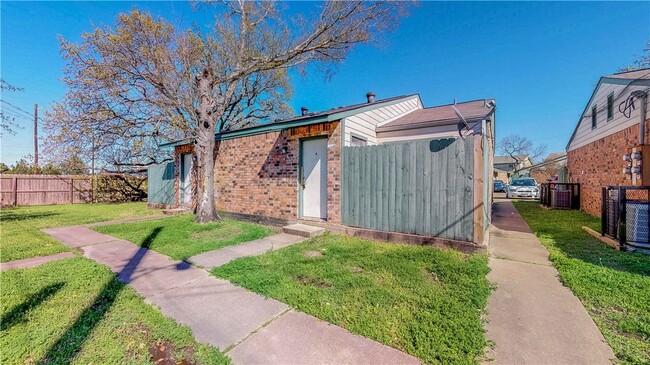 Photo - 725 Peppertree Dr Unit 5 Apartment