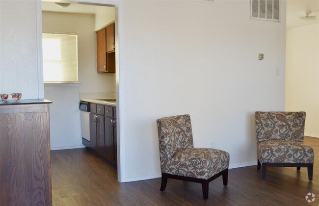 Building Photo - 2526 W Prairie St Rental