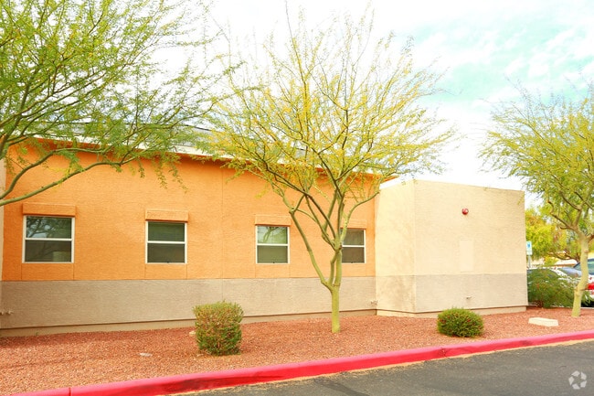 Blanche Johnson Courtyards - Blanche Johnson Courtyards Apartments