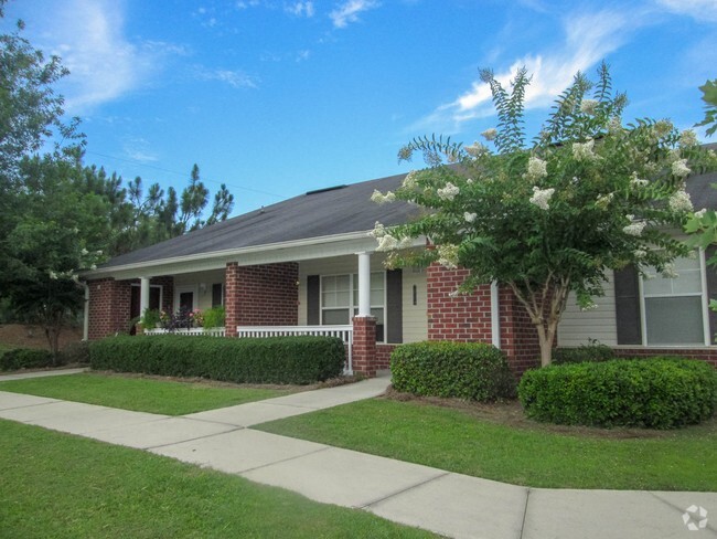 Building Photo - Laurel Pointe Apartments