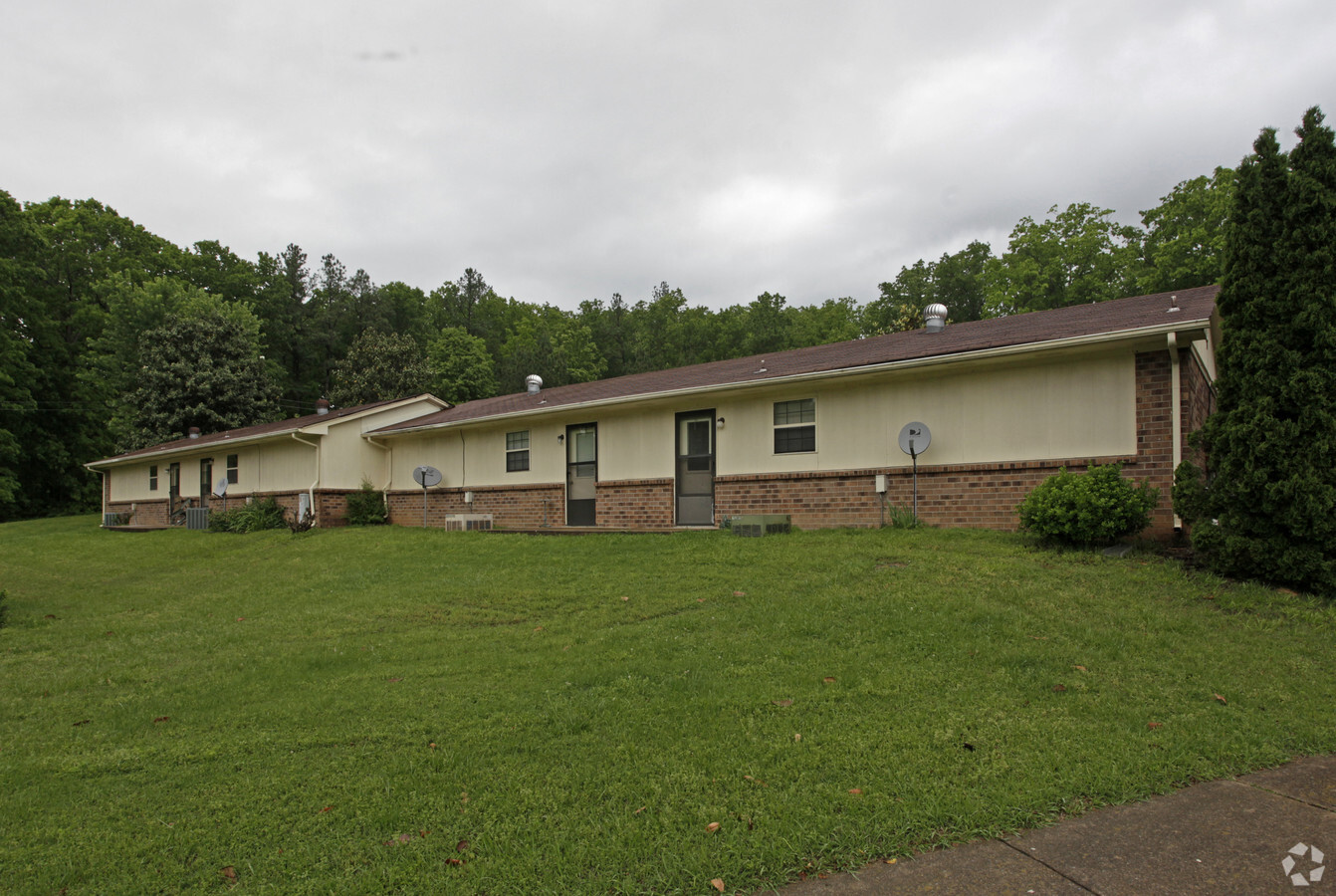 Photo - Pinetree Village Apartments