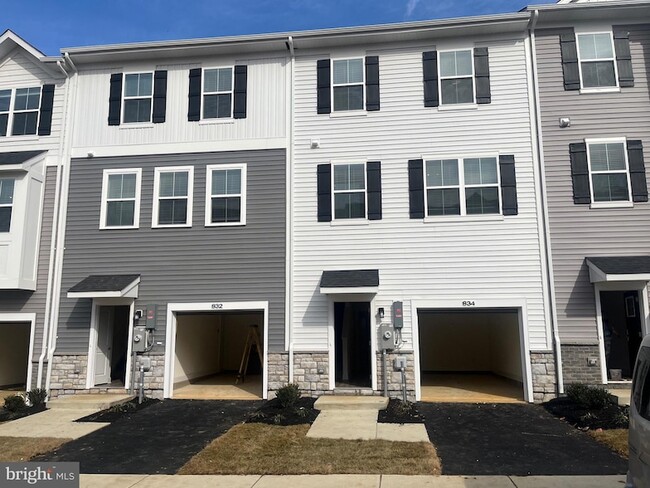 Photo - 834 Camden Way Townhome