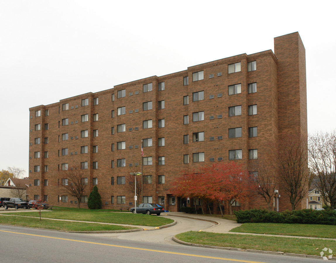 Trowbridge Manor - Trowbridge Manor Apartments