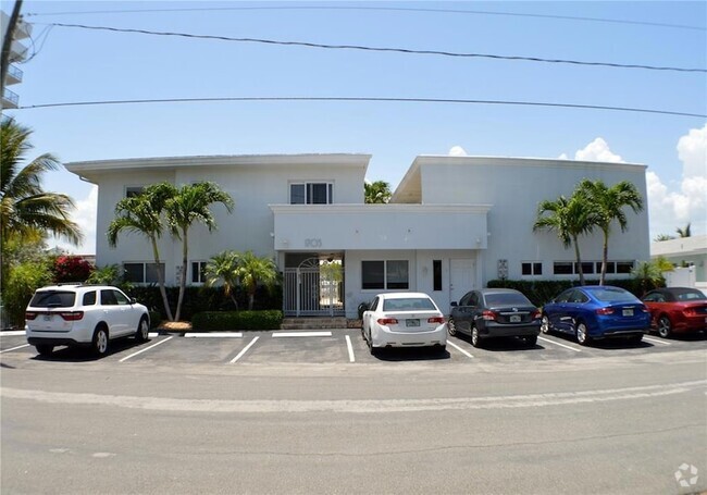 Building Photo - 1705 N Riverside Dr Rental