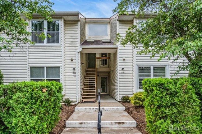 Building Photo - 492 Bayberry Ct