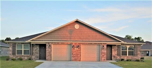 Front View - StoneRidge Duplexes of Siloam Springs Rental