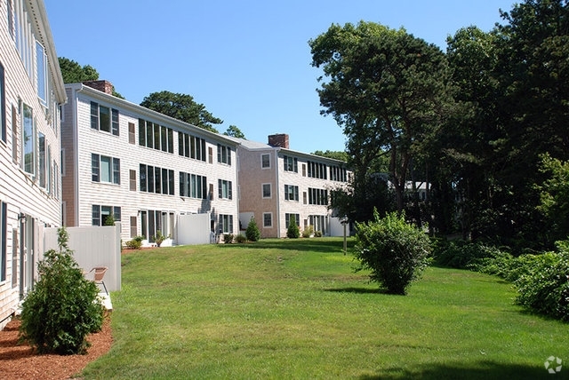 Building Photo - Lily Pond Apartments