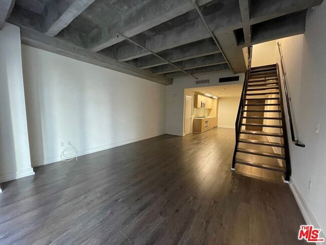 Photo - 727 W 7th St Rental