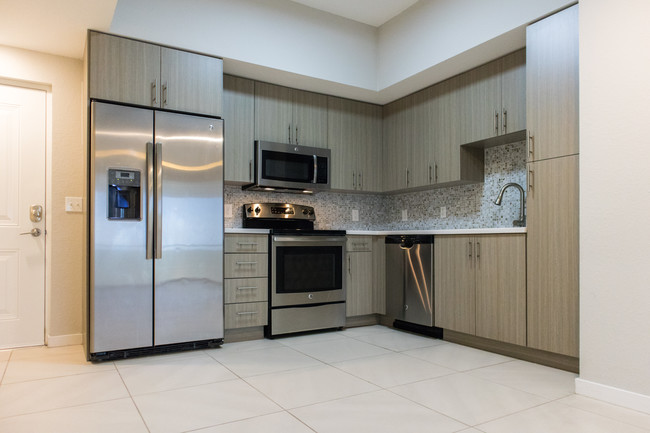 Building Photo - Gibson Plaza Rental