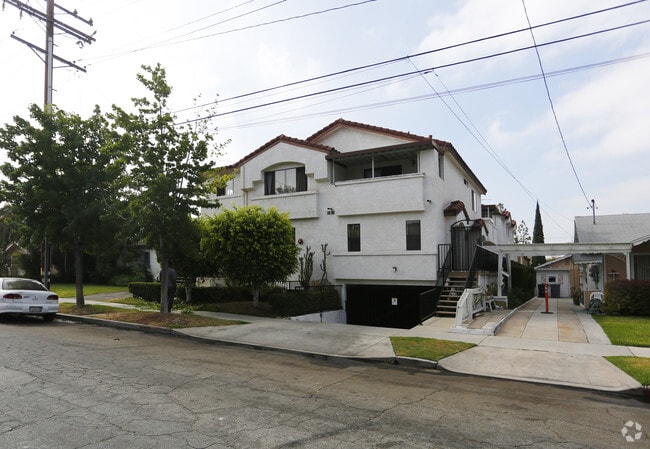 Building - 714 E Elk Ave Rental