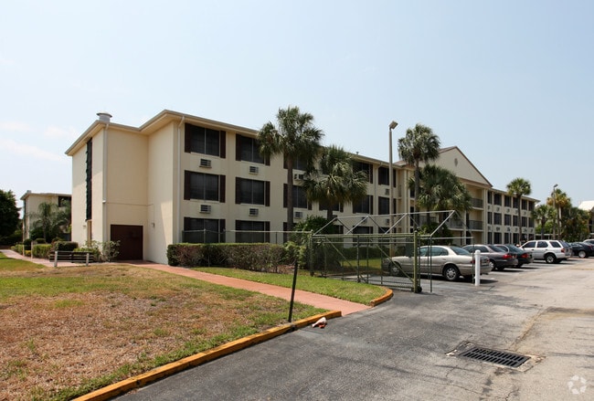 Building Photo - Christian Manor Rental