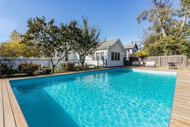 Building Photo - 312 5th Ave