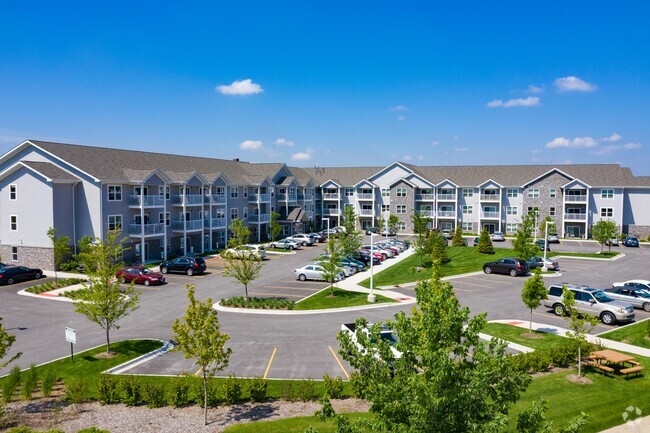 Building Photo - Windmill Manor Rental