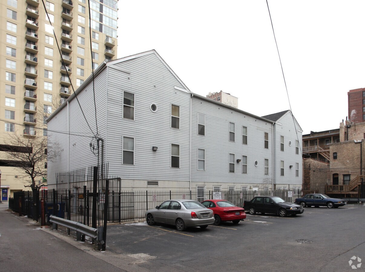 Photo - 155-157 W Division St Apartments