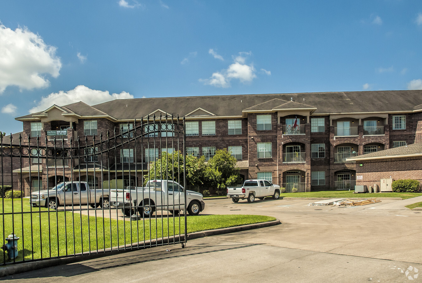 The Terraces at Kingwood Town Center - The Terraces at Kingwood Town Center Apartments