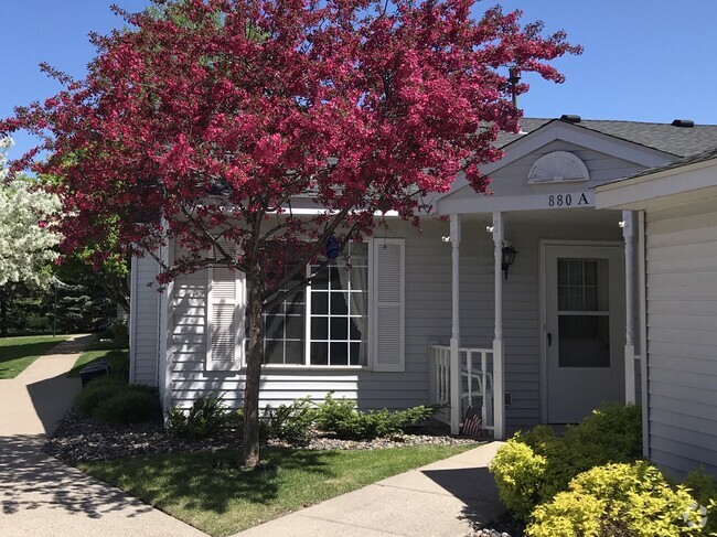 Building Photo - Cottages of Vadnais Heights Rental