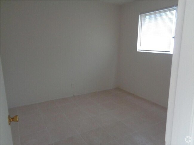 Building Photo - 633 NW 11th Ave Rental