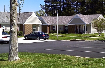 Building Photo - Carriage Run Apartments