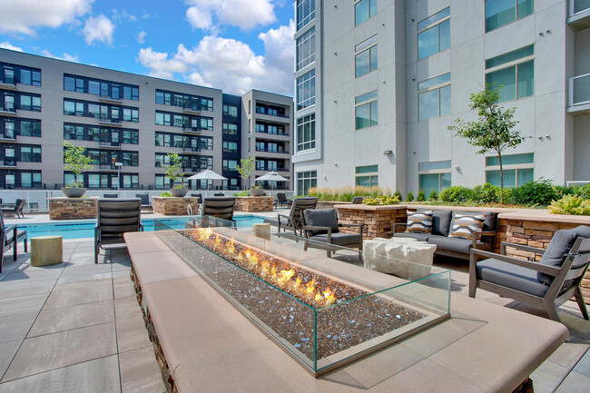 Outdoor Firepit - Overture 9th + CO 55+ Active Adult Apartme... Apartments