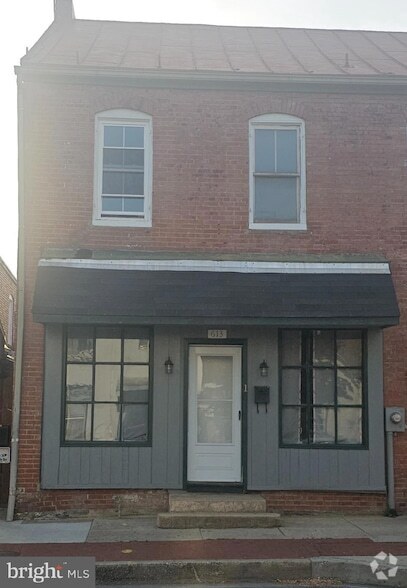 Building Photo - 613 N Market St Rental