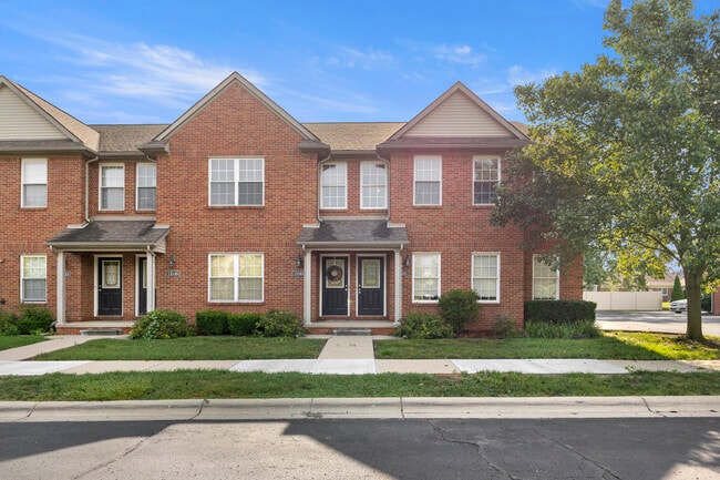 Building Photo - Turnberry Court Rental