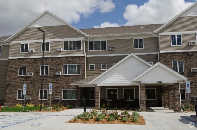 Building Photo - Crossroads Rental
