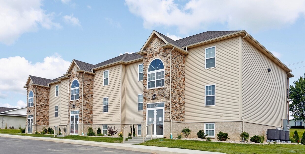 Floor Plan - Traditional Apartment on The Golf Course - Wait...