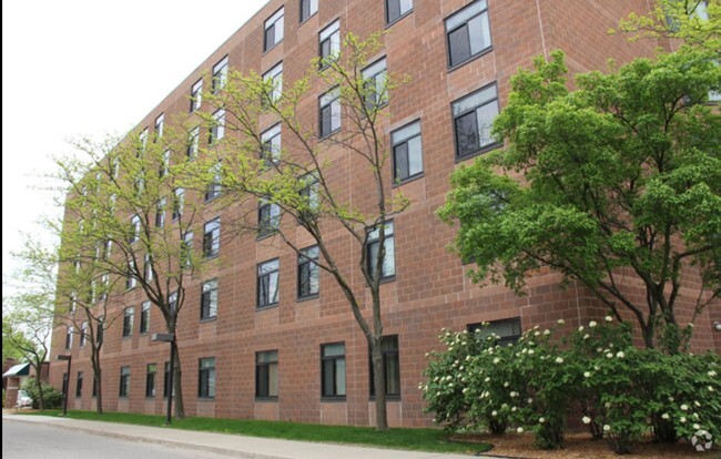 Building Photo - Braidwood Manor Rental