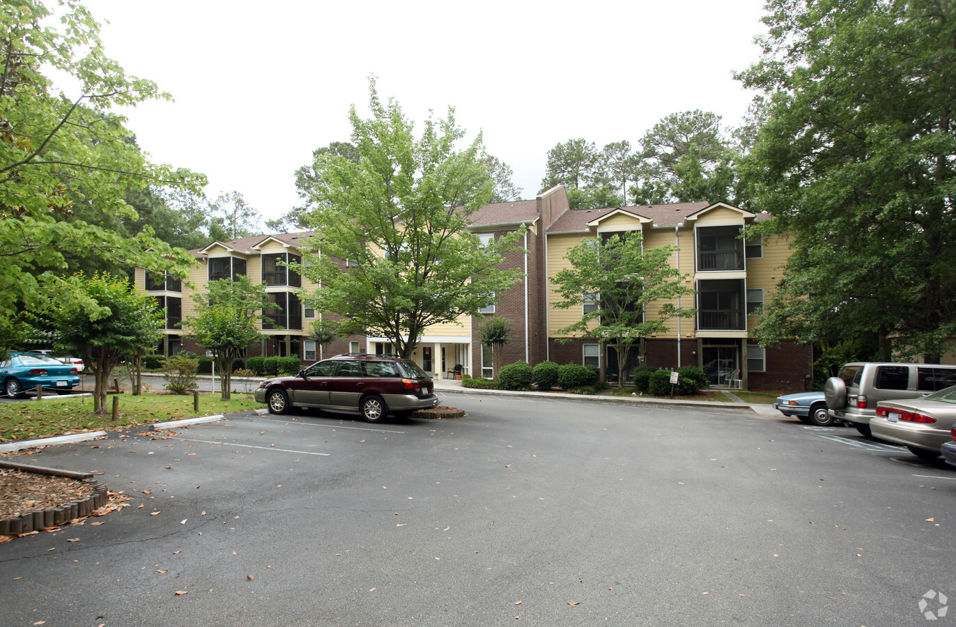 Photo - Haddon Hall Apartments